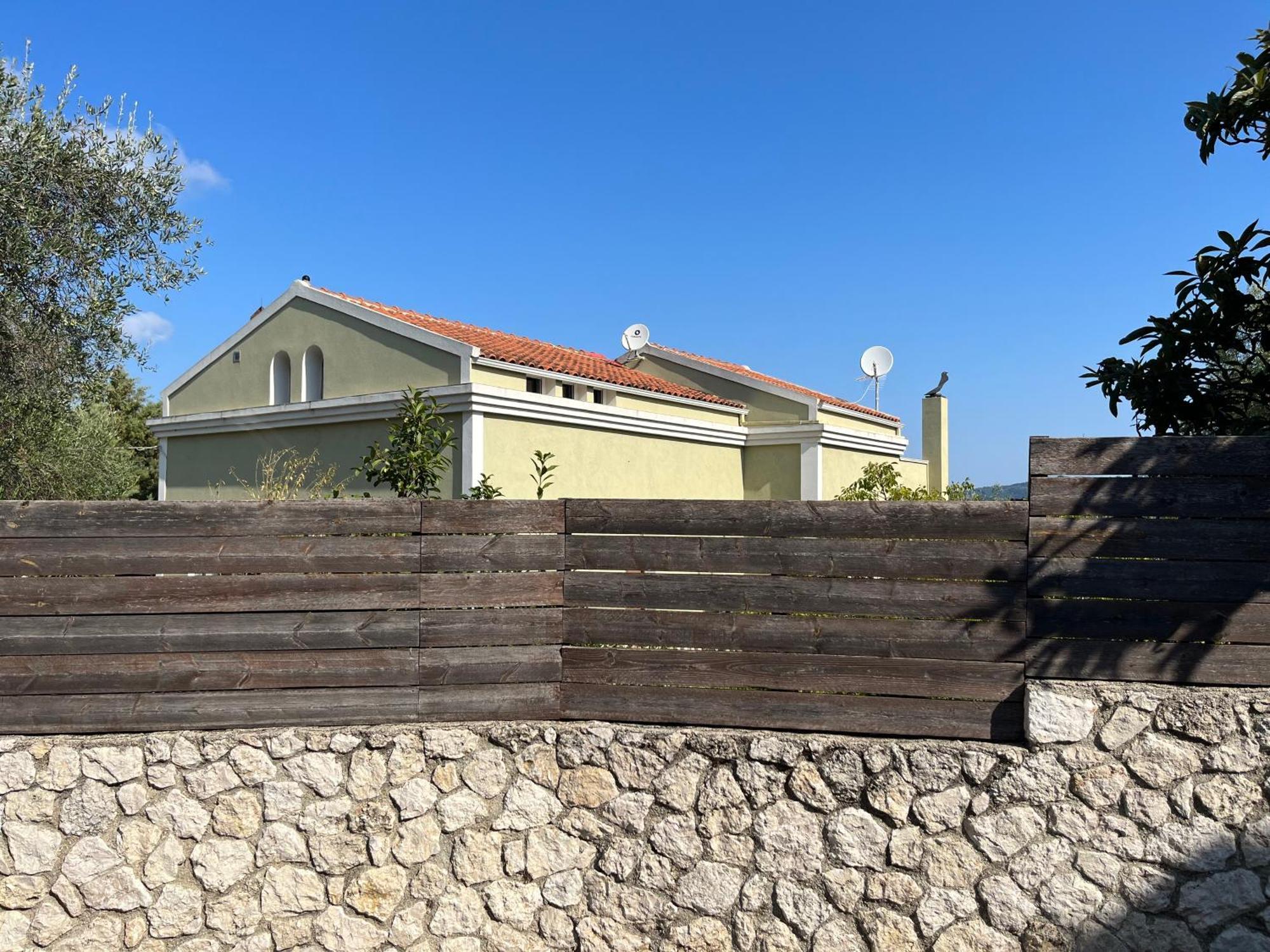 Mavres Luxury Loft Apartment Agios Matthaios  Exterior photo